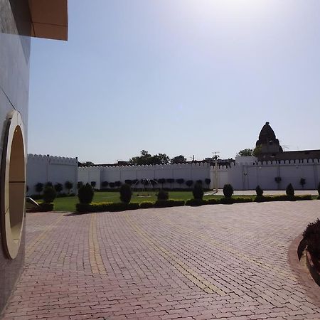 Hardik Resort โอร์ชชา ภายนอก รูปภาพ