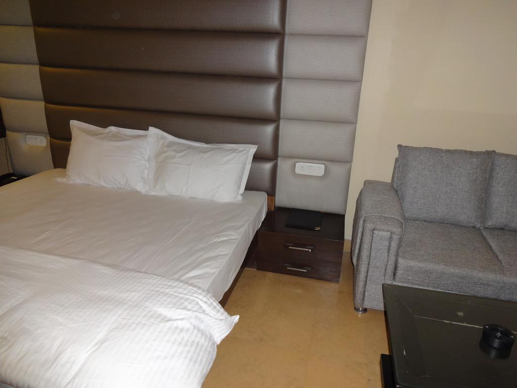 Hardik Resort โอร์ชชา ภายนอก รูปภาพ