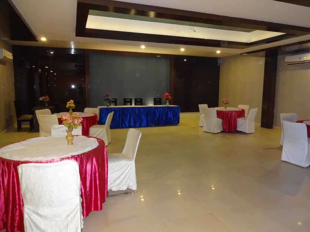 Hardik Resort โอร์ชชา ภายนอก รูปภาพ